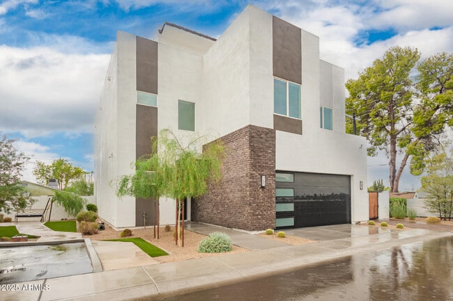 Building Photo - 6622 N 16th St