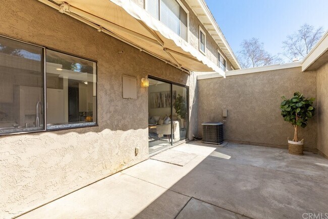 Private courtyard - 2061 W Redlands Blvd