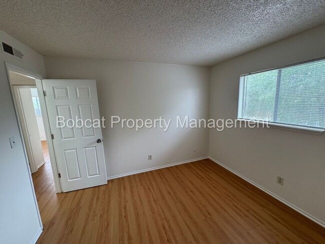 Building Photo - 1501 N Edmonds Dr