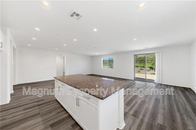 Building Photo - 21122 Saratoga Dr