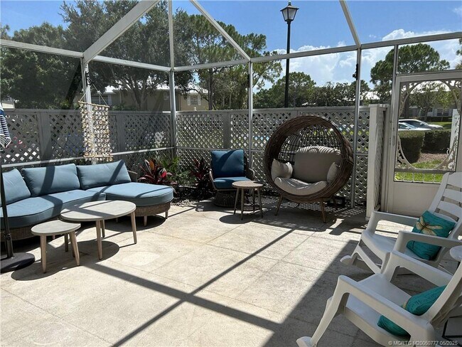 Building Photo - 2807 SW Lakemont Pl