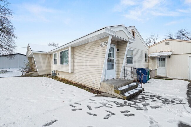 Building Photo - 11321 E Springfield Ave