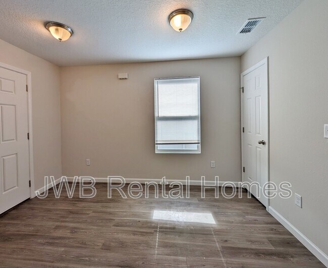 Building Photo - 1454 Francis St