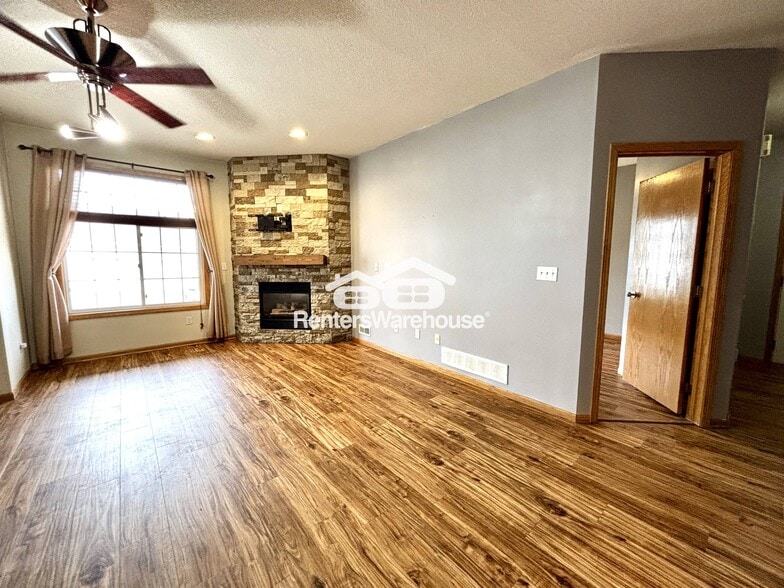 Building Photo - 950 67th St