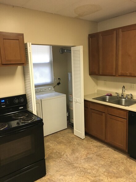 Building Photo - 365 National Rd