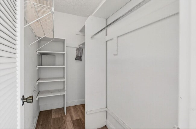 Building Photo - 180 Flanders C