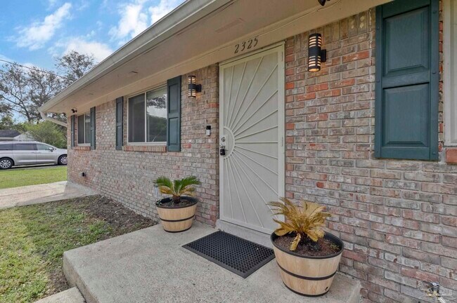 Building Photo - 2325 Merle Cir