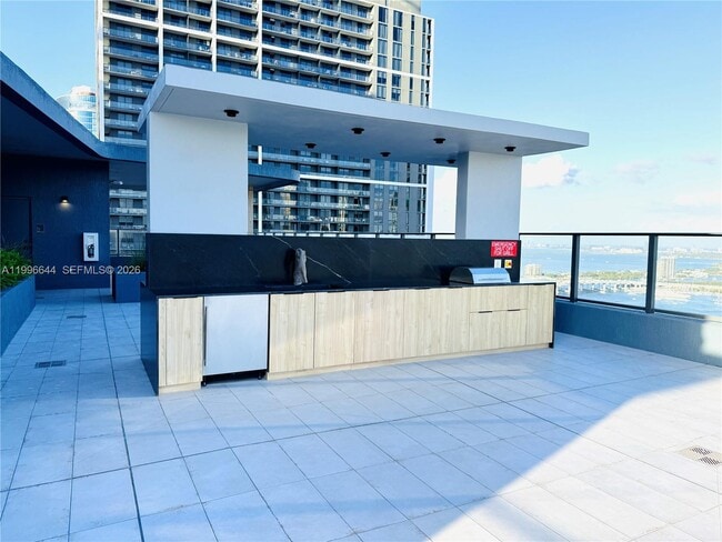 Building Photo - 121 NE 5th St