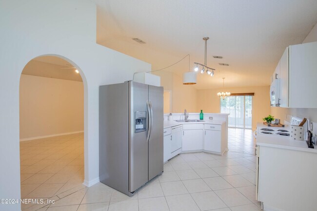 Building Photo - 3158 Ash Harbor Dr E