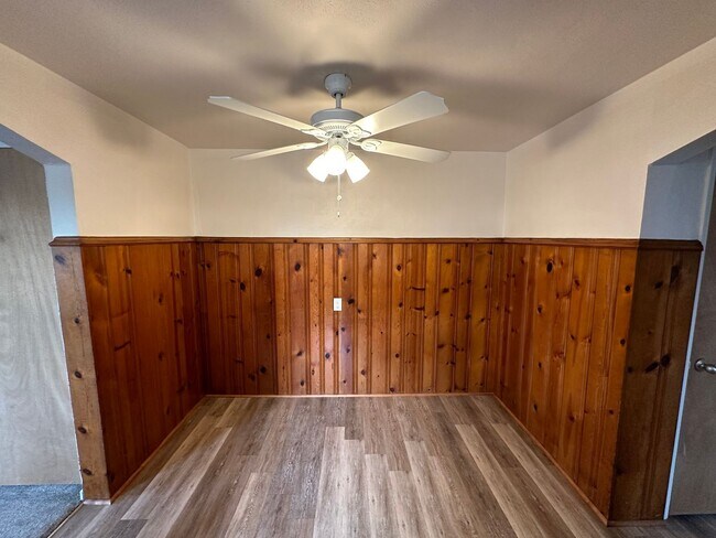 Building Photo - 4329 Oakwood Ave