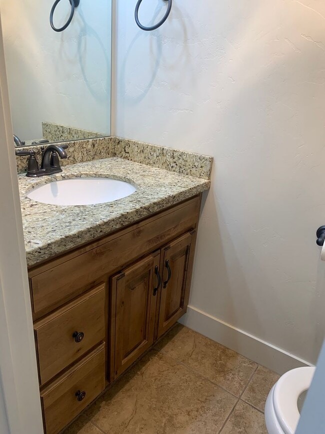 Building Photo - Beautiful 3 bedroom1.5 bath townhome in Price Utah