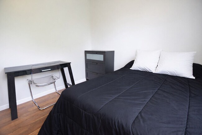 Building Photo - 605 S Aurora St