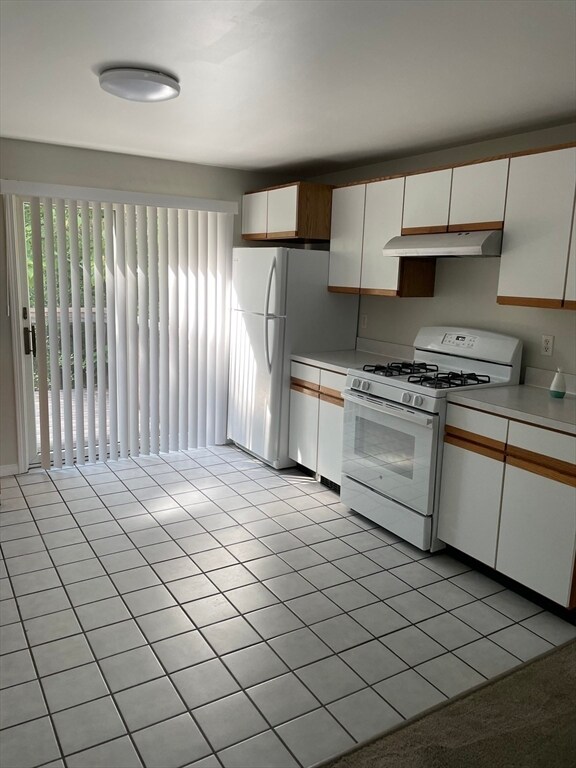 Building Photo - 19 Hart St