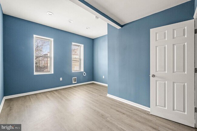 Building Photo - 1510 W York St