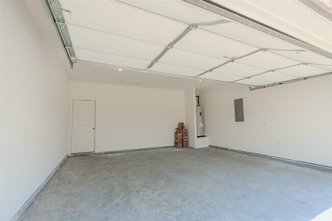 Building Photo - 6307 Highland Hts Dr