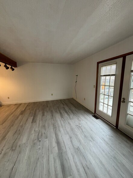Building Photo - 6318 Bannister Dr
