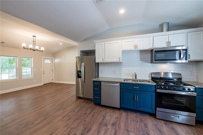 Building Photo - 331 Camilla Cir SW