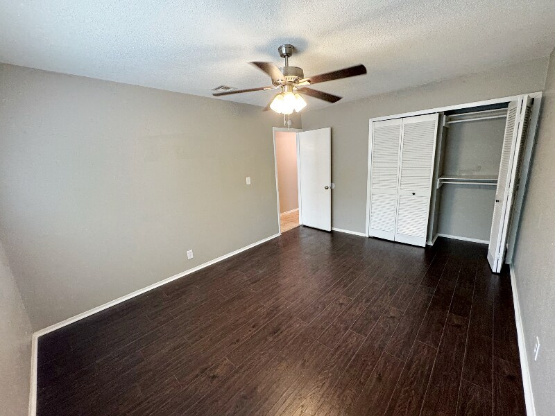 Building Photo - 8739 Glen Bluff