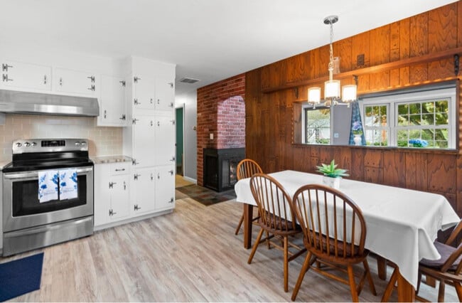 Building Photo - 22 Henry St