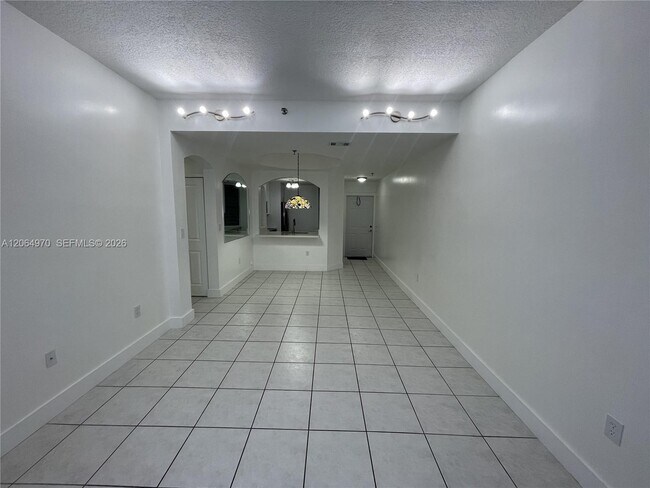 Building Photo - 905 NW 82nd Ave