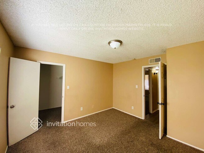 Building Photo - 4712 E Carson Rd