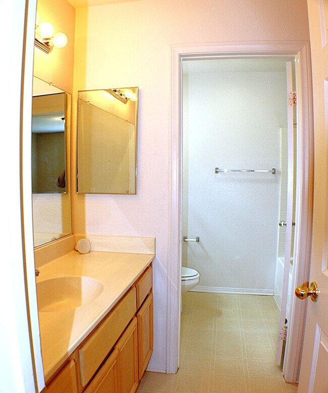 Building Photo - Moreno Valley Ranch, Spacious 4 Bedroom