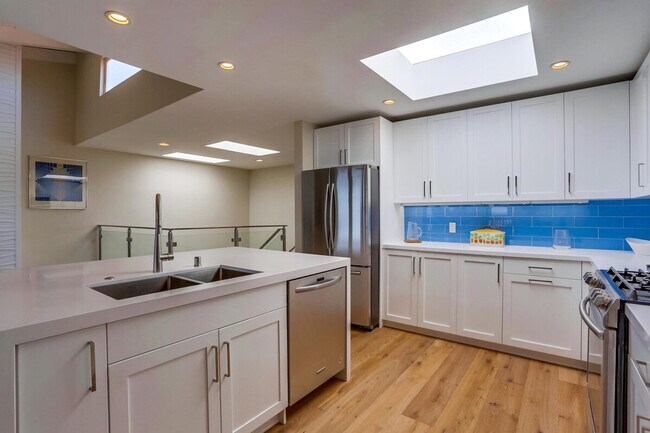 Building Photo - 450 S Sierra Ave