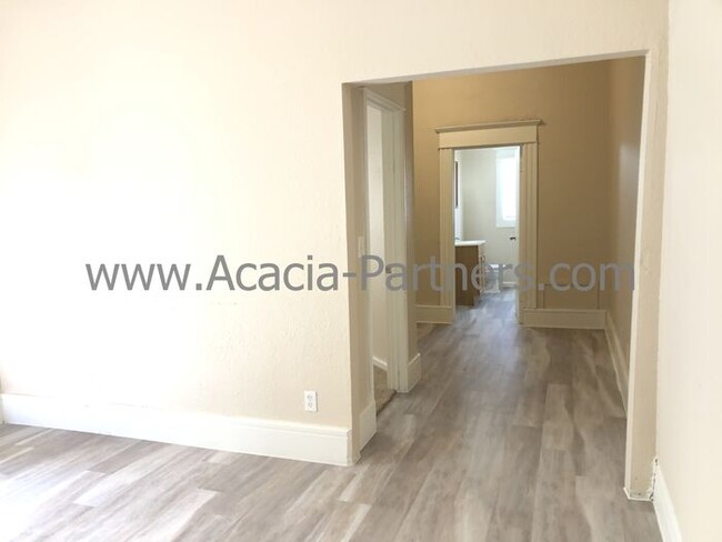 Building Photo - Charming Two Bedroom/One Bath