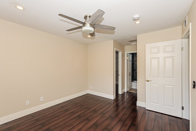Building Photo - 2375 Del Mar Way