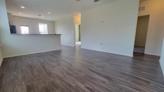 Building Photo - 242 Thornless Cir