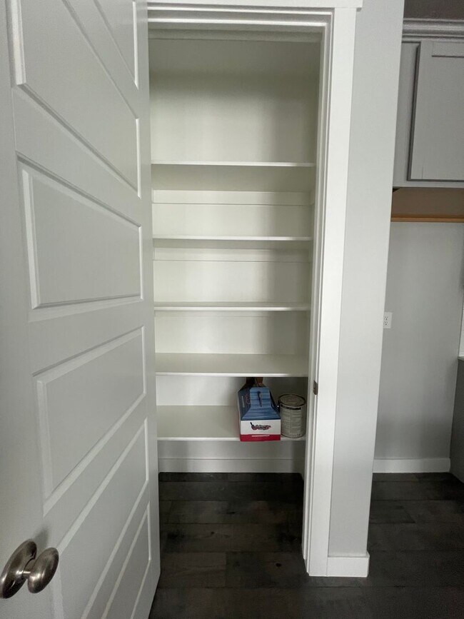 Building Photo - Fantastic GORGEOUS Home!