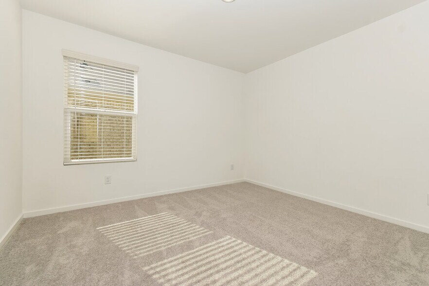 Building Photo - 1723 Crossbill St