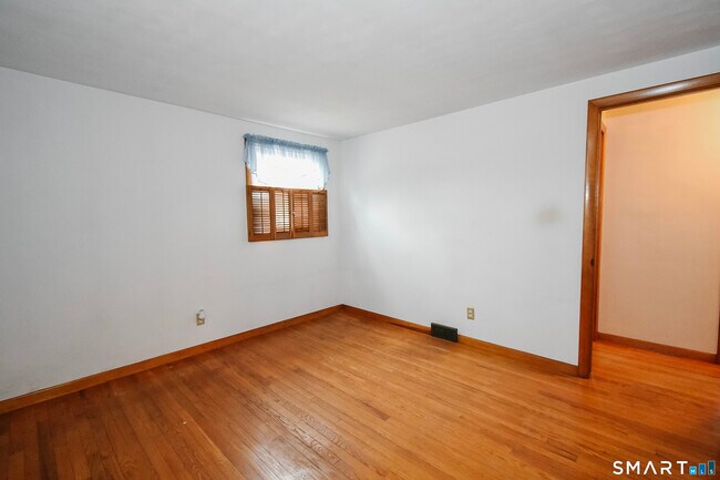 Building Photo - 60 Wildwood Rd