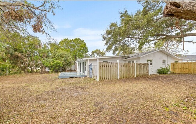 Building Photo - Home For Rent in Clearwater Manor!