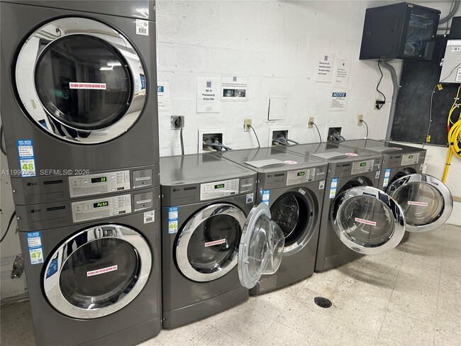 Building Photo - 100 Bayview Dr