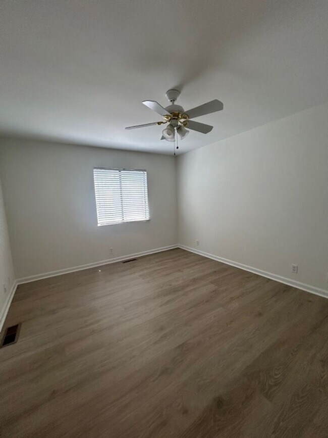 Building Photo - Updated Glynn Haven Rental