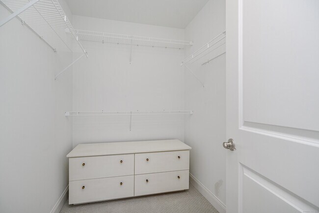 Building Photo - 8 Brentwood Cir