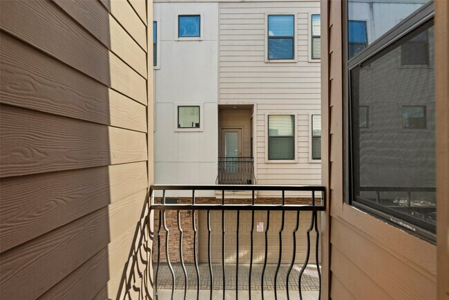 Building Photo - 1420 Wilson St