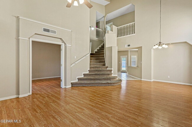 Building Photo - 951 Via Descanso Dr