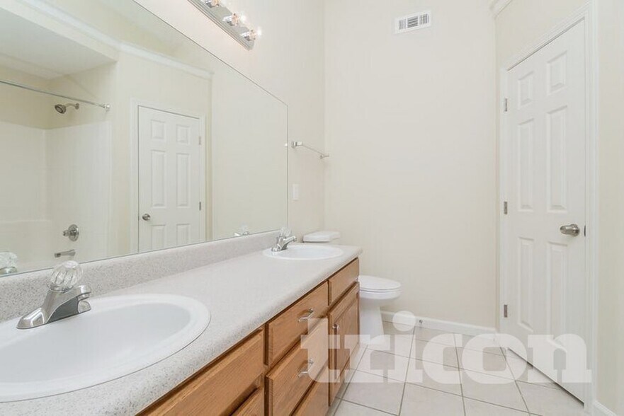 Building Photo - 9009 Macbeth Dr