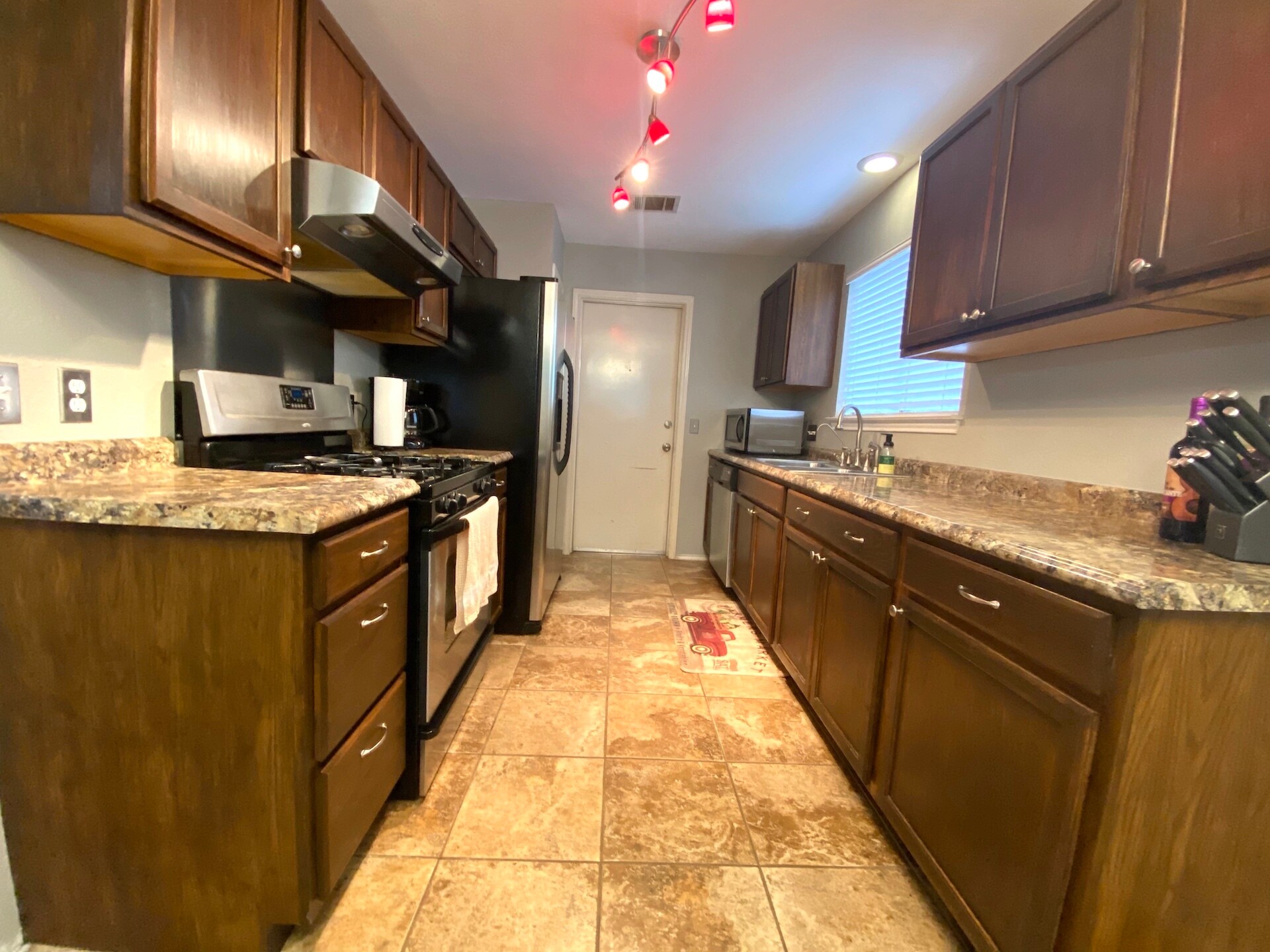 Kitchen - 9802 Briar Ridge Dr