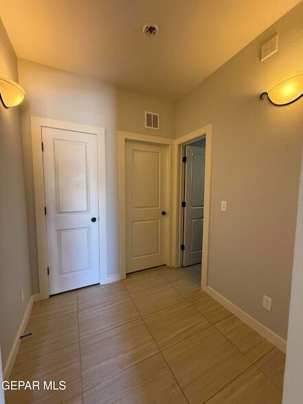 Building Photo - 3873 Loma Dante