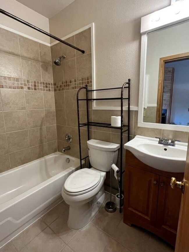 Building Photo - Long Term Rental- Timber Ridge Condos #504A