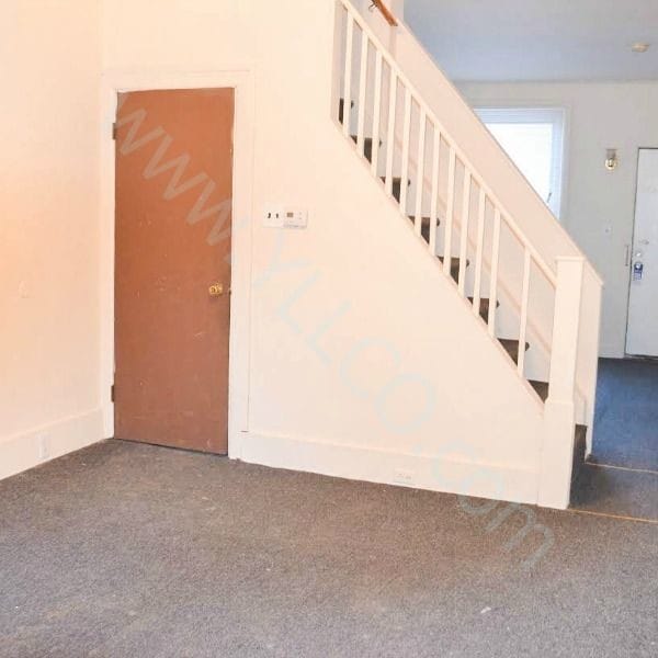 Building Photo - 142 W Airy St