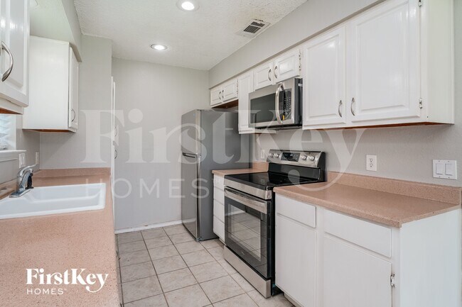 Building Photo - 5304 Tamarack Ct