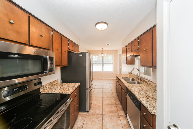 Building Photo - 2604 Lynnfield Rd