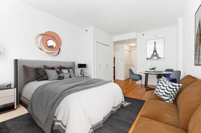 Building Photo - 30 W 18th St