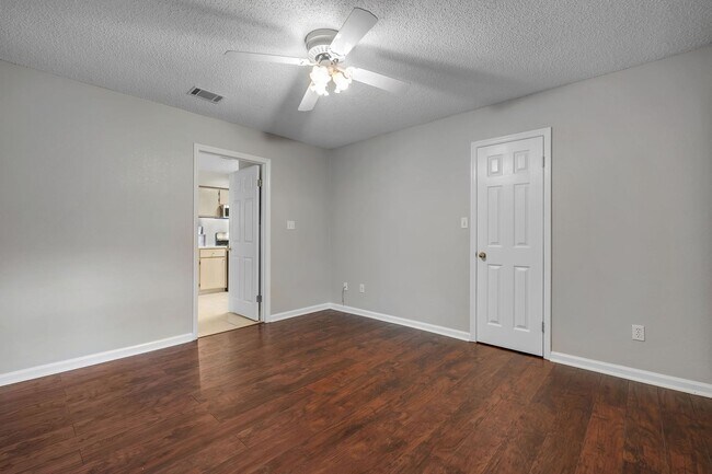 Building Photo - East Tallahassee Townhome