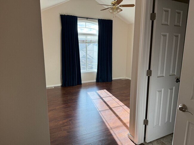 Building Photo - Newly updated 2 story townhome with single car garage in Littleton