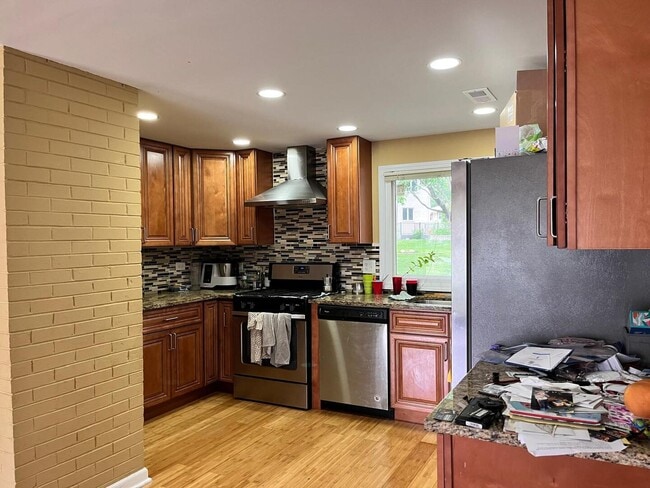 Building Photo - 236 Wellesley Ct